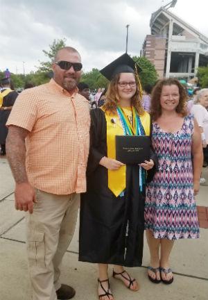UNCW graduate Chloe Linton with her family